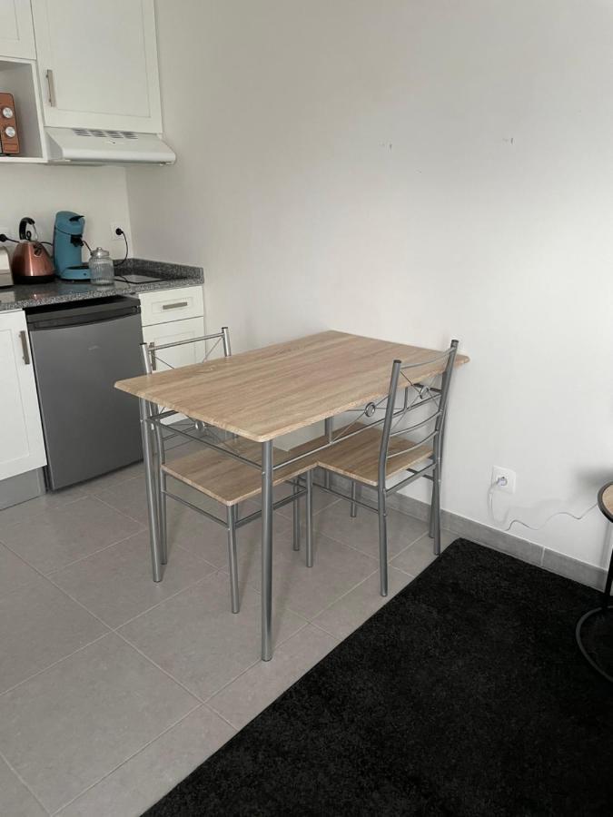 Studio A 300 M De La Gare De Mantes-La-Jolie Exteriör bild