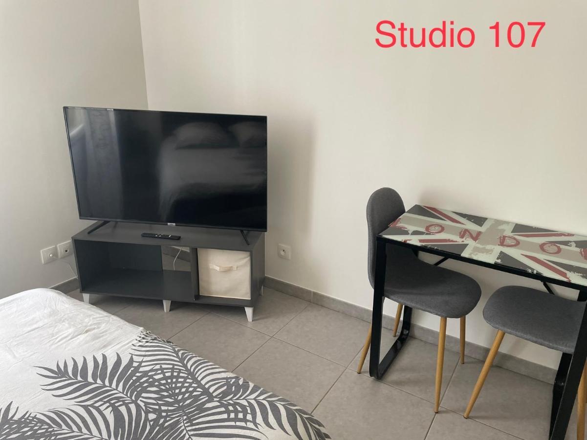 Studio A 300 M De La Gare De Mantes-La-Jolie Exteriör bild