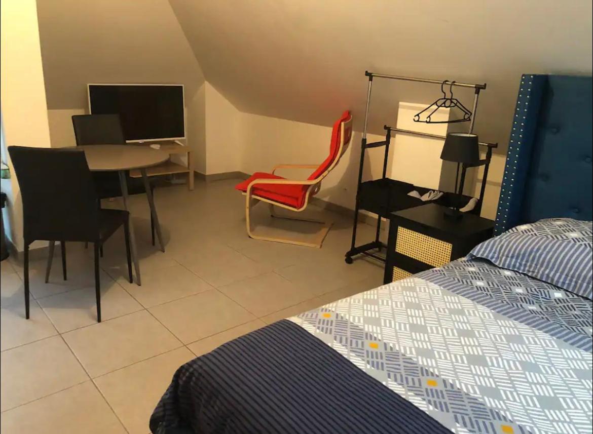 Studio A 300 M De La Gare De Mantes-La-Jolie Exteriör bild