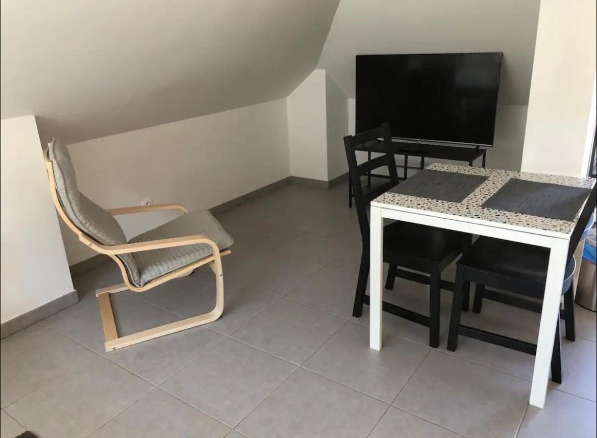 Studio A 300 M De La Gare De Mantes-La-Jolie Exteriör bild
