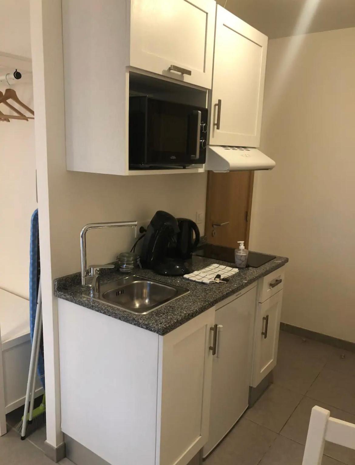 Studio A 300 M De La Gare De Mantes-La-Jolie Exteriör bild