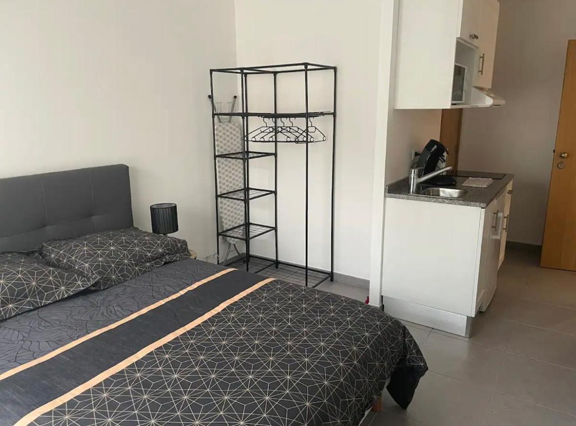 Studio A 300 M De La Gare De Mantes-La-Jolie Exteriör bild