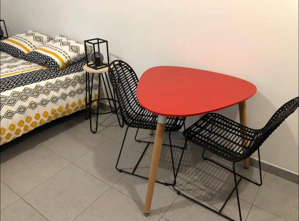Studio A 300 M De La Gare De Mantes-La-Jolie Exteriör bild